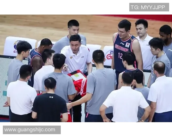 北京篮球队精英赛配合分析展现团队默契与战术执行力 北京篮球队精英赛配合分析展现团队默契与战术执行力