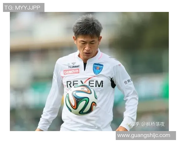 从海边到绿茵场他是渔民的骄傲与足球的传奇 从海边到绿茵场他是渔民的骄傲与足球的传奇