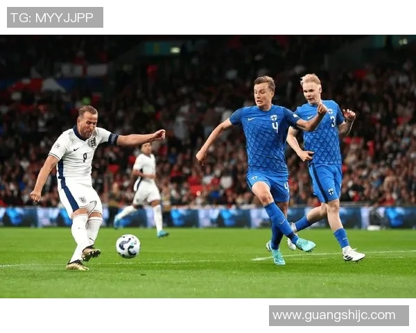 全球足球明星前十名精彩瞬间全景回顾与分析 全球足球明星前十名精彩瞬间全景回顾与分析