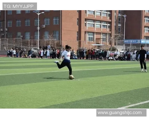 热血足球激情四溢青春无畏在绿茵场上书写梦想与荣耀