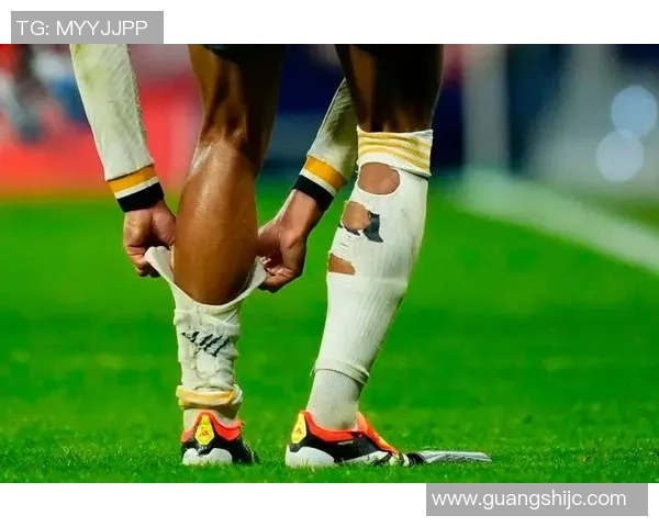 提升运动表现的秘密武器足球袜子裤的选择与搭配技巧解析