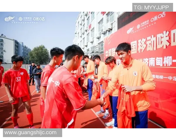 冠星足球引领新潮流助力青少年成长与梦想实现的足球之路