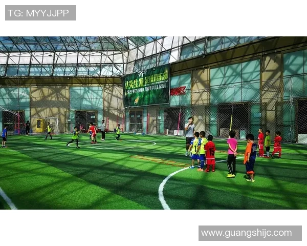 荆州少儿足球培养未来之星助力青少年健康成长与团队精神发展