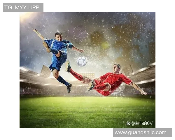 足球进门瞬间的精彩捕捉展现了运动的激情与团队的默契